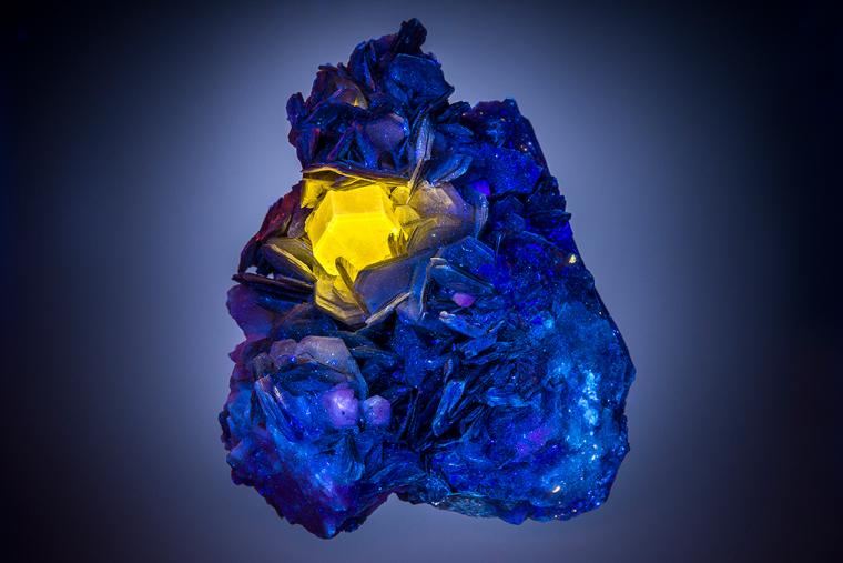 APATITE on MUSCOVITE