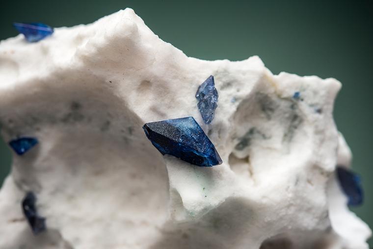 DJURLEITE with BENITOITE