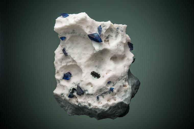 DJURLEITE with BENITOITE