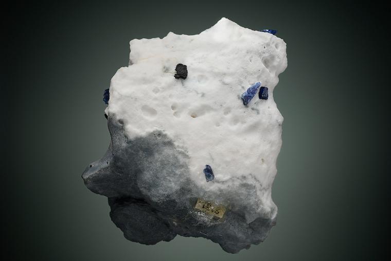 DJURLEITE with BENITOITE