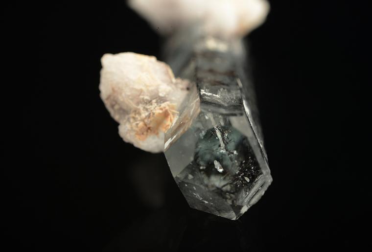 BERYL with TANTALITE-(Mn)
