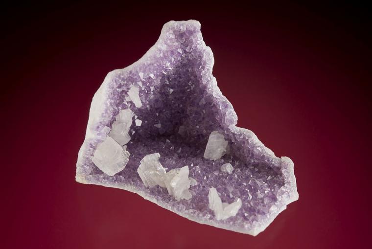 EPISTILBITE on QUARTZ var. Amethyst