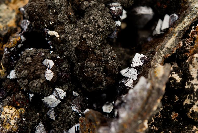 CUPRITE with DELAFOSSITE