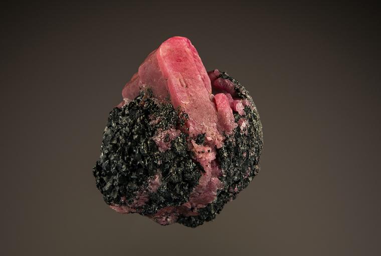 RHODONITE with FRANKLINITE