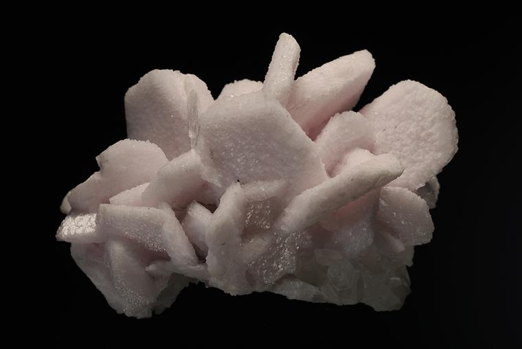 manganoan CALCITE on QUARTZ