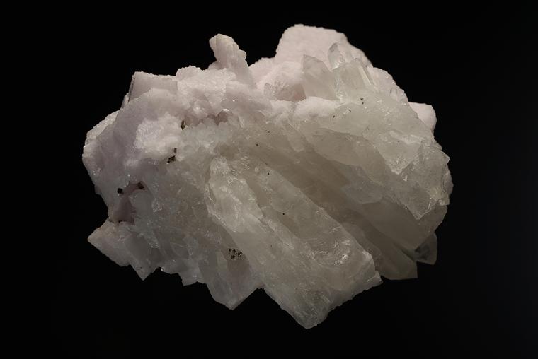 manganoan CALCITE on QUARTZ