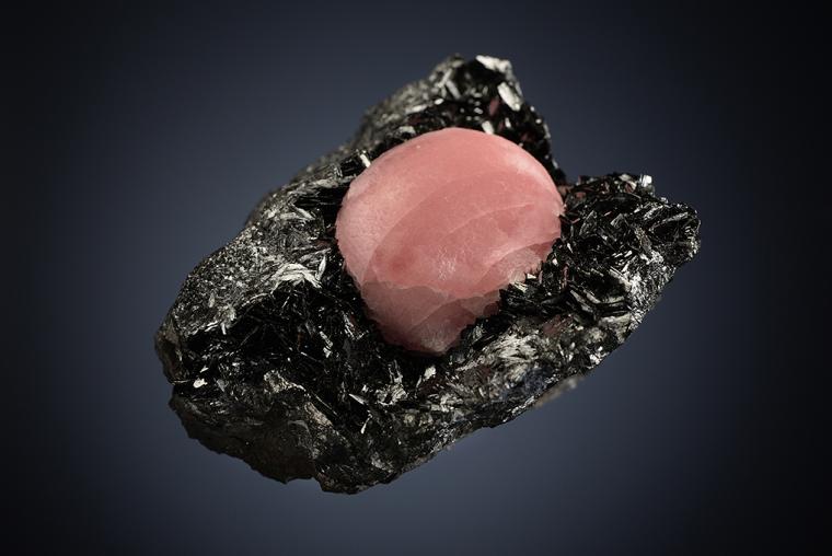 RHODOCHROSITE on MANGANITE