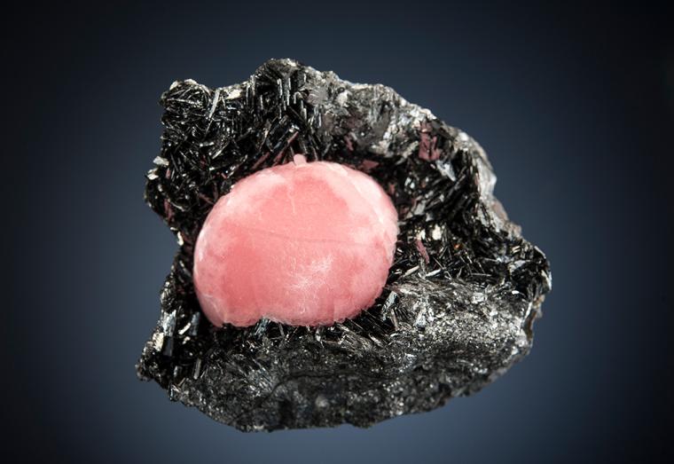 RHODOCHROSITE on MANGANITE