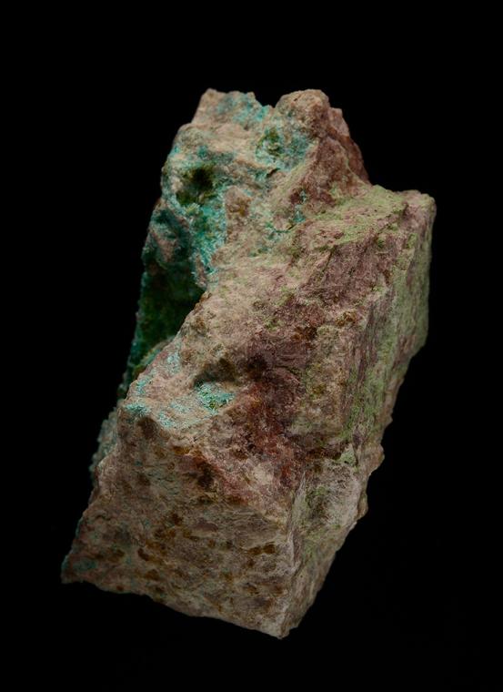OLIVENITE on AJOITE