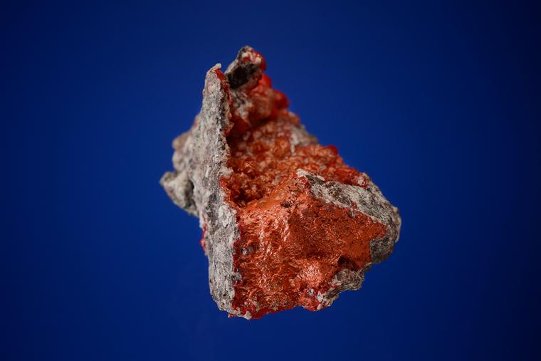 CUPRITE var. Chalcotrichite on/in CALCITE