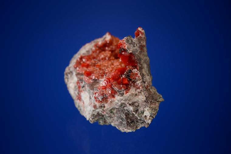 CUPRITE var. Chalcotrichite on/in CALCITE