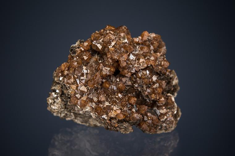 SCHEELITE on MUSCOVITE