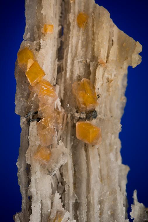 SMITHSONITE on QUARTZ