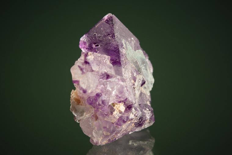 BERYL var. Aquamarine on FLUORITE (SPINEL twin)