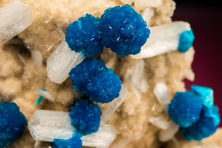 CAVANSITE on STILBITE