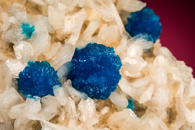CAVANSITE on STILBITE