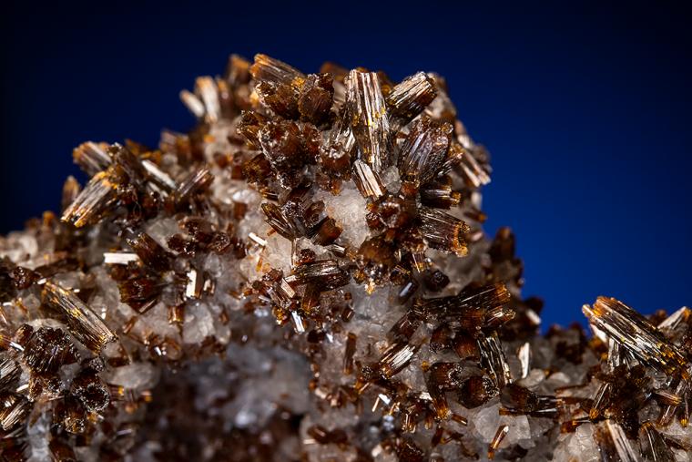 VANADINITE on CALCITE