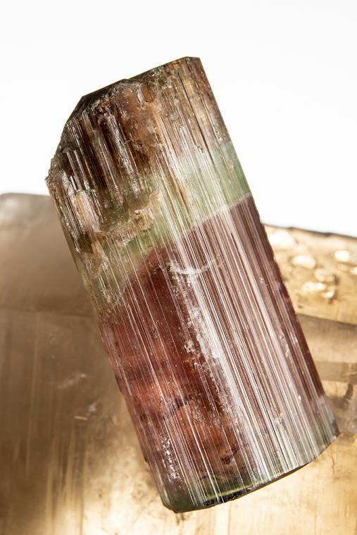 ELBAITE on QUARTZ