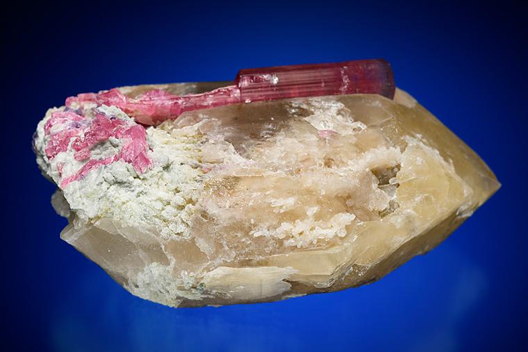 ELBAITE on QUARTZ