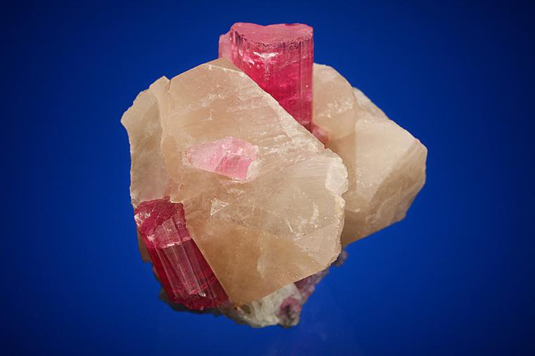 ELBAITE with LEPIDOLITE and ALBITE var. Cleavelandite on QUARTZ