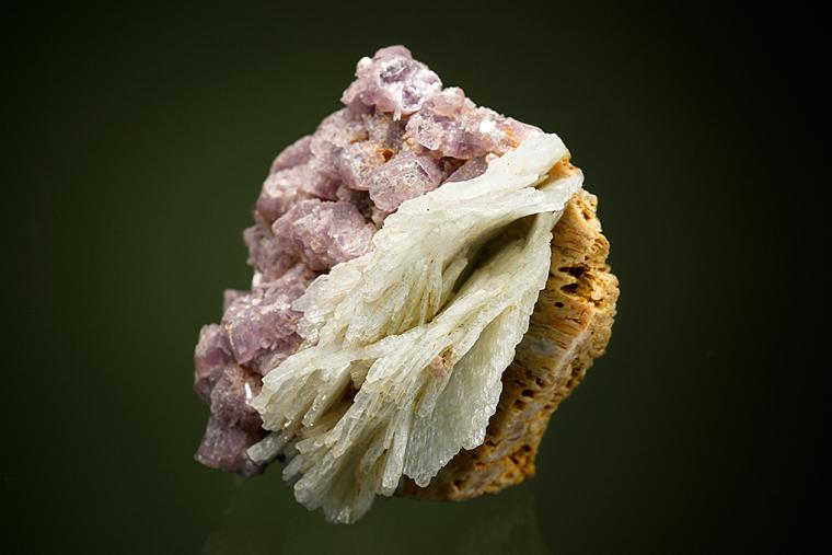 LEPIDOLITE with ALBITE var. Cleavelandite