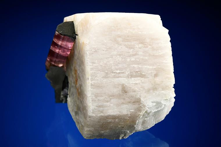 ELBAITE on MICROCLINE (Manebach twin)