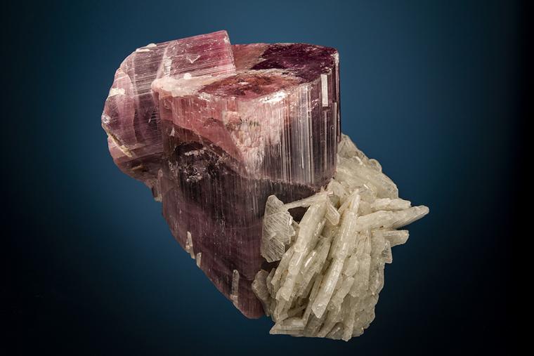 ELBAITE with ALBITE var. Cleavelandite