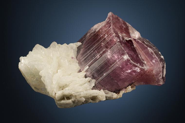 ELBAITE with ALBITE var. Cleavelandite