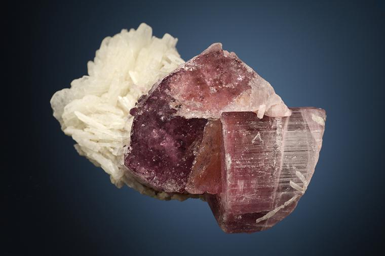 ELBAITE with ALBITE var. Cleavelandite
