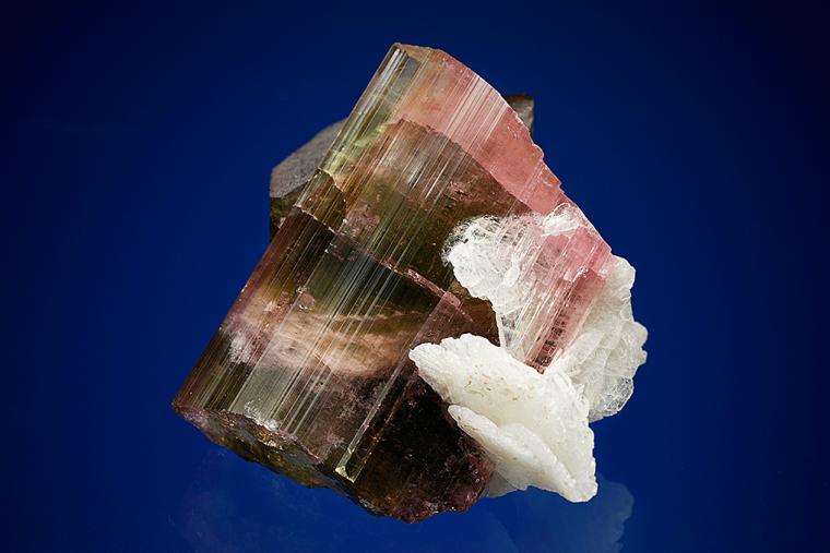 ELBAITE with ALBITE var. Cleavelandite
