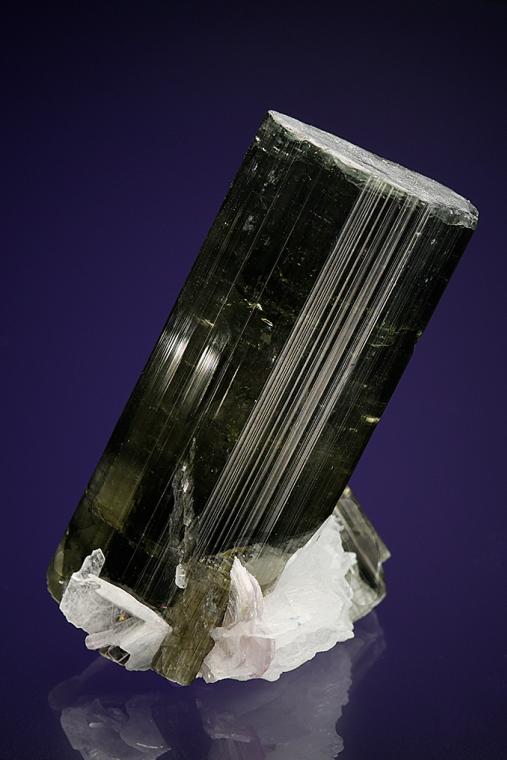 ELBAITE with ALBITE var. Cleavelandite
