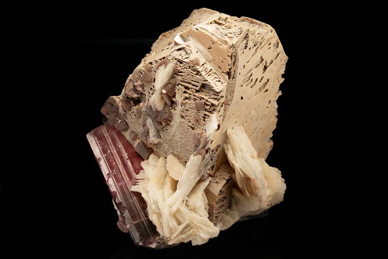 ELBAITE with LEPIDOLITE and ALBITE var. Cleavelandite on MICROCLINE