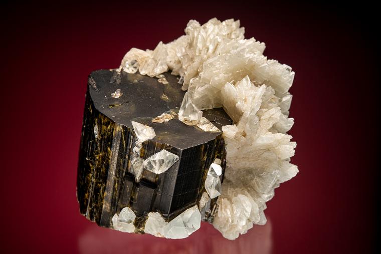 ELBAITE with TOPAZ and ALBITE var. Cleavelandite