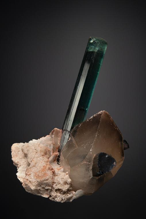 ELBAITE on QUARTZ and ALBITE var. Cleavelandite (repaired)
