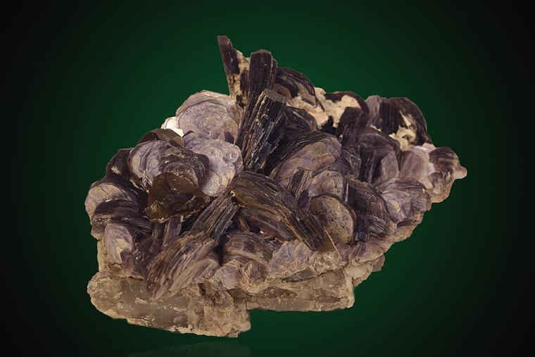 LEPIDOLITE on ALBITE var. Cleavelandite