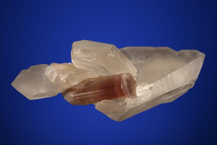 ELBAITE on QUARTZ