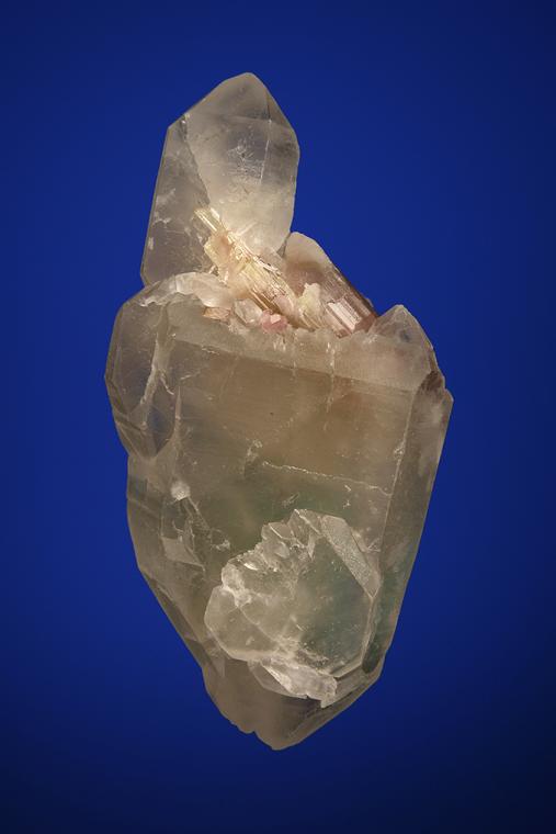 ELBAITE on QUARTZ