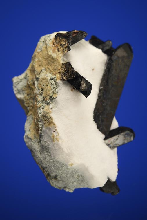 NEPTUNITE with JOAQUINITE-(Ce)