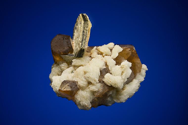 MUSCOVITE on QUARTZ and ALBITE var. Cleavelandite