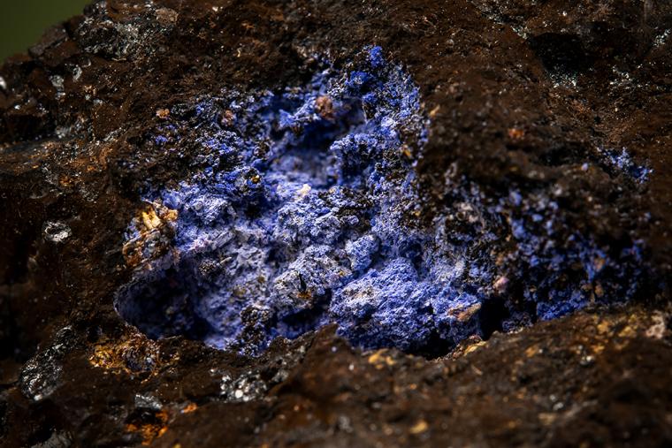 PHOSPHOSIDERITE on LITHIOPHILITE