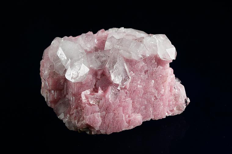 QUARTZ on RHODOCHROSITE