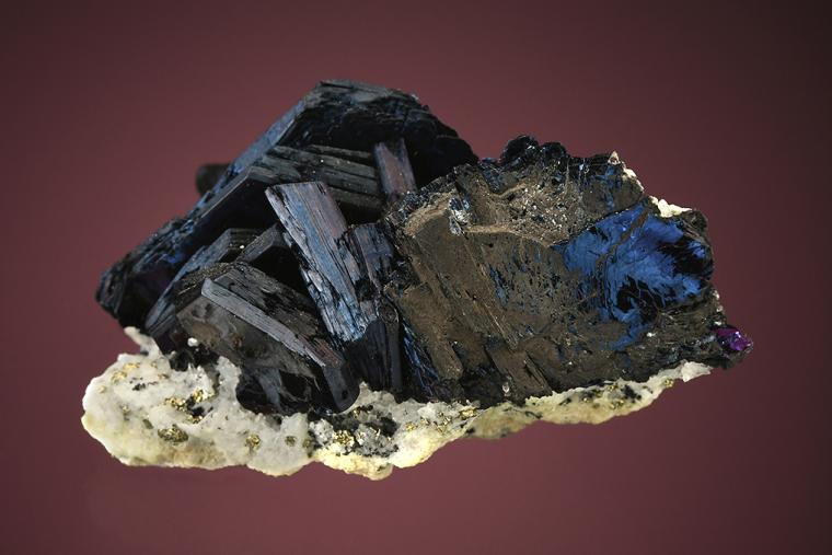 COVELLITE on QUARTZ