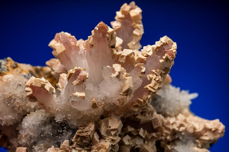 QUARTZ with RHODOCHROSITE