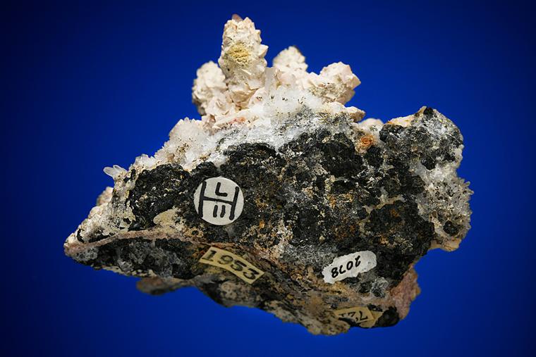 QUARTZ with RHODOCHROSITE