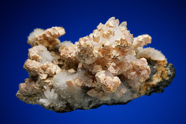 QUARTZ with RHODOCHROSITE