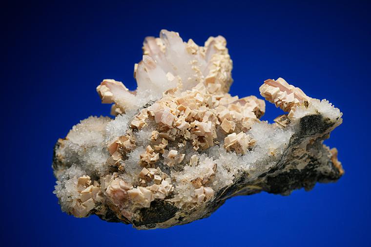 QUARTZ with RHODOCHROSITE