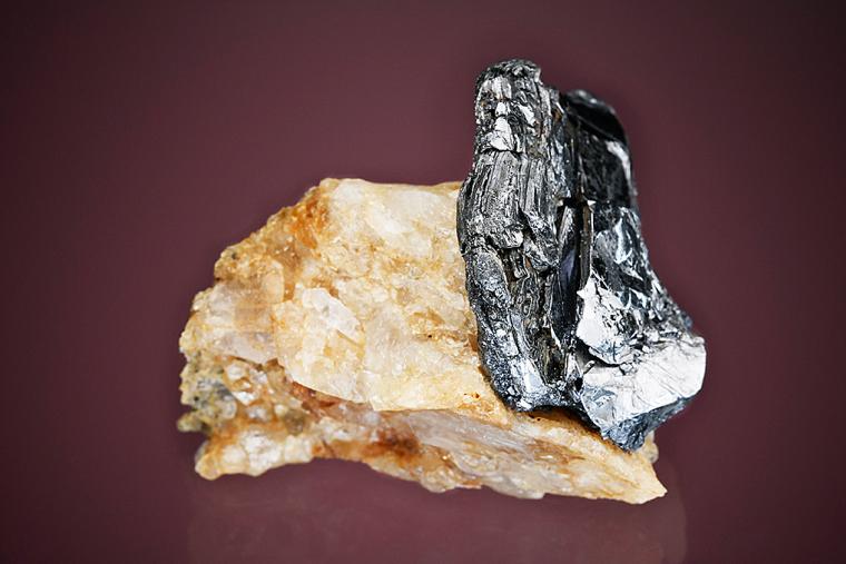 MOLYBDENITE (repaired )
