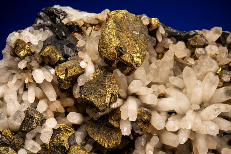 CHALCOPYRITE with SPHALERITE on QUARTZ