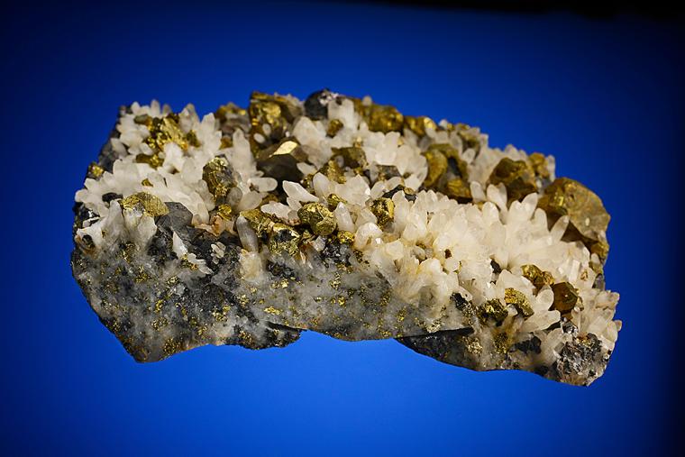CHALCOPYRITE with SPHALERITE on QUARTZ