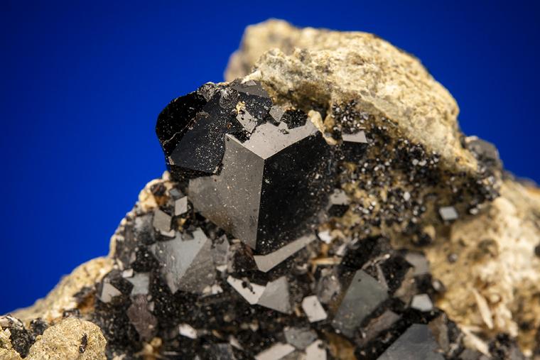 ANDRADITE var. Melanite